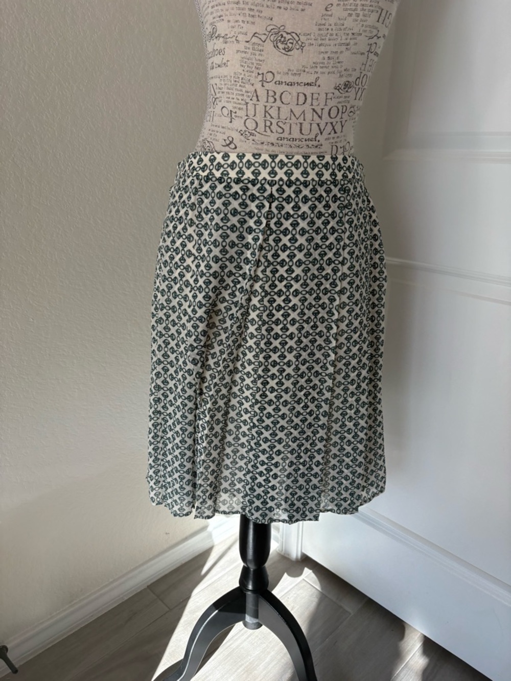 Tory Burch Women’s Printed A-Line Skirt in Cream and Dark Green